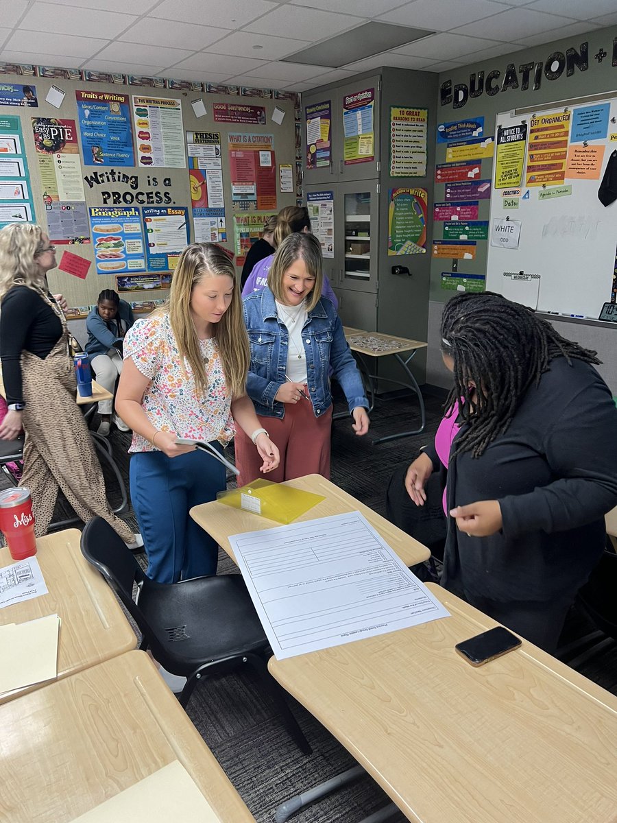 MrsWey10's tweet photo. Small Group Best Practices with @MissJamesNWE @laurenpfister4 & Kayt Taylor —types, structures & data driven! 👏🏼📖❤️ #WayneLearns #WeAreWayne https://t.co/dJxsrt83Eg