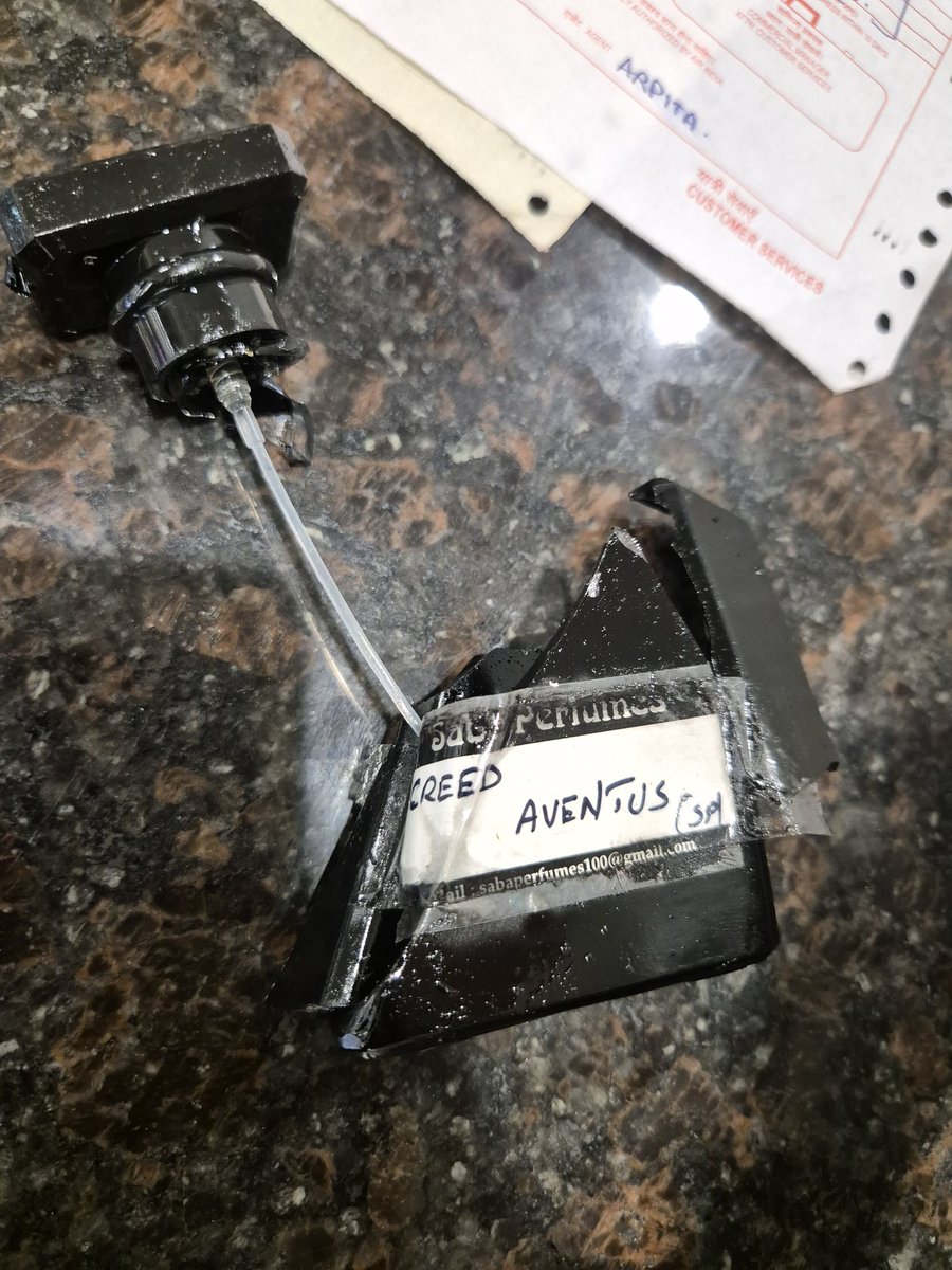 Superfinecdo's tweet photo. @airindia @rkishanbhat @airindia I colonel surender travelled on 3 rd nov from Cochin to lucknow by Air India. My luggage 🧳 was totally damaged and was a brand new one.Spoiled my all dresses .and other https://t.co/udEXQYgK1c intimation was given to me. I had a damage of 28 k @ airindia paying me 4k https://t.co/xN1S6ve74i