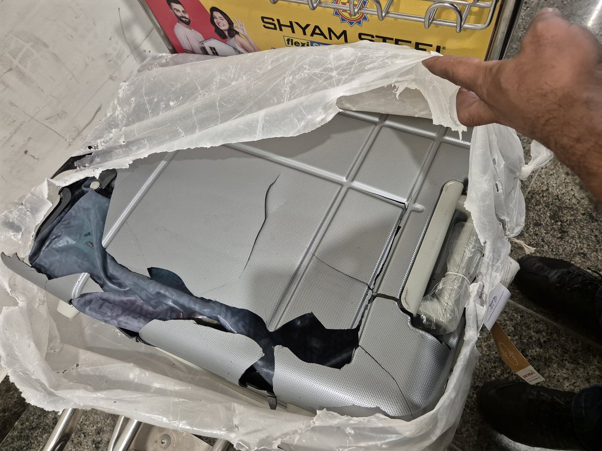Superfinecdo's tweet photo. @airindia @rkishanbhat @airindia I colonel surender travelled on 3 rd nov from Cochin to lucknow by Air India. My luggage 🧳 was totally damaged and was a brand new one.Spoiled my all dresses .and other https://t.co/udEXQYgK1c intimation was given to me. I had a damage of 28 k @ airindia paying me 4k https://t.co/xN1S6ve74i
