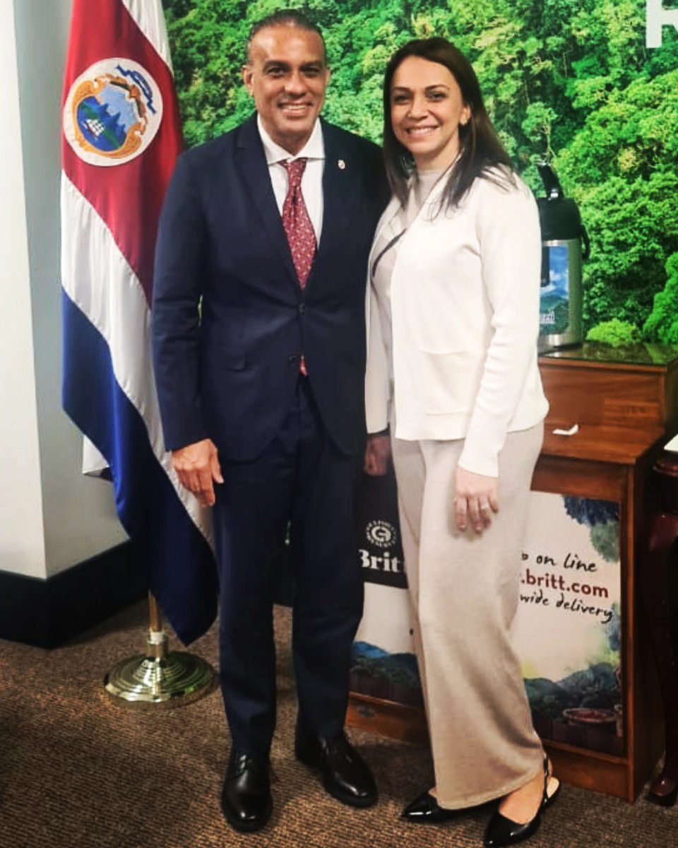El pasado 23 de octubre, arribó el nuevo Embajador de Panamá en Costa Rica, Sr. Pacifico Escalona Ávila junto a su esposa la Sra. Grettel Escobar De Escalona.