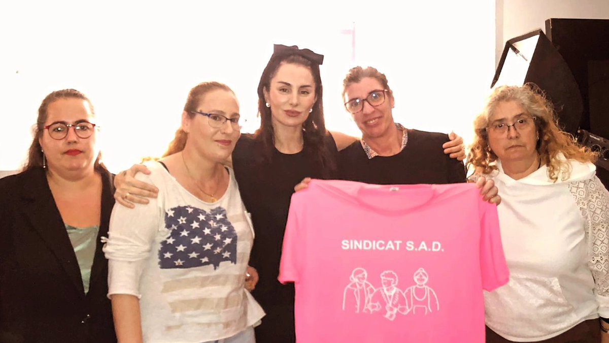 SindicatoSad's tweet photo. Hemos conversado con @malarodriguez 💕sobre este #mundoraro 😵 y le hemos explicado como llevamos dignidad a millones de personas con #discapacidad que necesitan ser atendidas y cuidadas.
También de la necesidad de cuidar de la cuidadora✊. Y nos hemos puesto tod@s un poco bravas https://t.co/uVs9YKAmR2