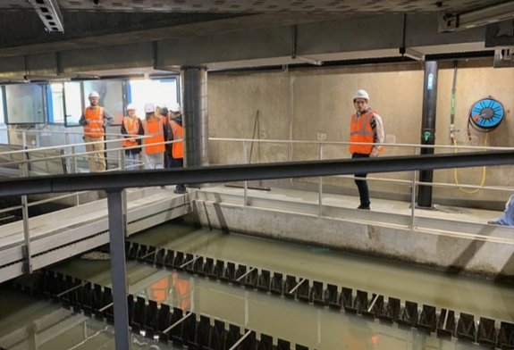LyonGeologie's tweet photo. Ce matin, visite de la station de traitement des eaux usées 'AquaLyon La Feyssine', la station d'épuration nouvelle génération de la Métropole de Lyon, par les étudiant.e.s de #L3Géonat de l'@obslyon https://t.co/DGJrYY0eFy