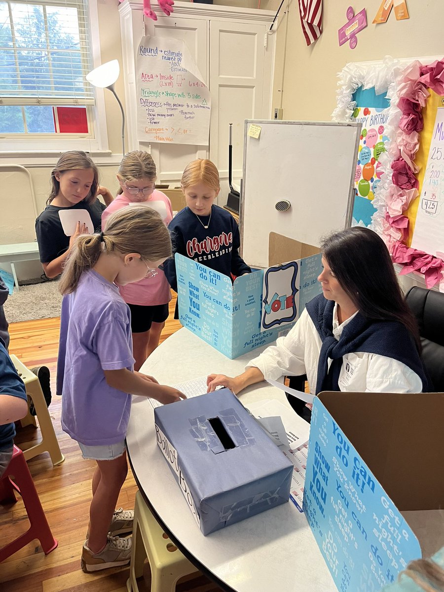 Mitchell_EES's tweet photo. Thank you to my dear friend and former teacher to many of these kiddos for teaching us about the voting process. Students were able to make their own voting card, used Venn diagrams for research, and participated in a mock election (T. Swift/Morgan Wallen). 🇺🇸 @EastElemCCS https://t.co/YzWNh1Go2c