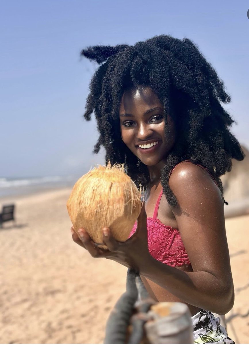 Esha Glows tweet media