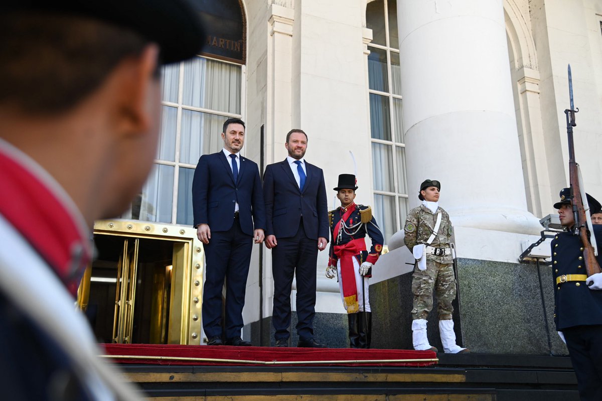 luispetri's tweet photo. Excelente encuentro con @Tsahkna, Ministro de Relaciones Exteriores de Estonia, para impulsar la cooperación en Ciberdefensa. Dialogamos también sobre la posible participación de nuestro país en el Centro de Excelencia en Defensa Cibernética Cooperativa de la OTAN (CCDCOE), que permitirá potenciar nuestras capacidades técnicas y estratégicas en ciberseguridad con capacitación de alto nivel. Con @JMilei, Argentina se abre al mundo para fortalecer nuestra Defensa Nacional y revalorizar a las Fuerzas Armadas.