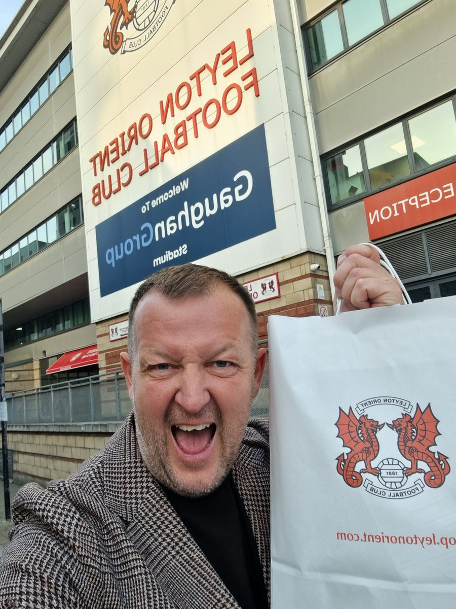 Kemst því miður ekki á leik hjá mínum mönnum í þessari ferð til
London en náði að versla í <a href="/LOFCShop/">🛍Leyton Orient Shop</a> - Allar jólagjafirnar klárar. Up the O's! #lofc #ástríðan