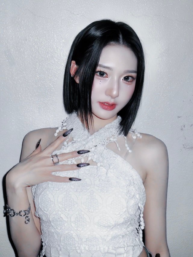 아니 진짜 얼굴 존나 재밌으세요...

#신위 #Xinyu #周心语 #tripleS #s15