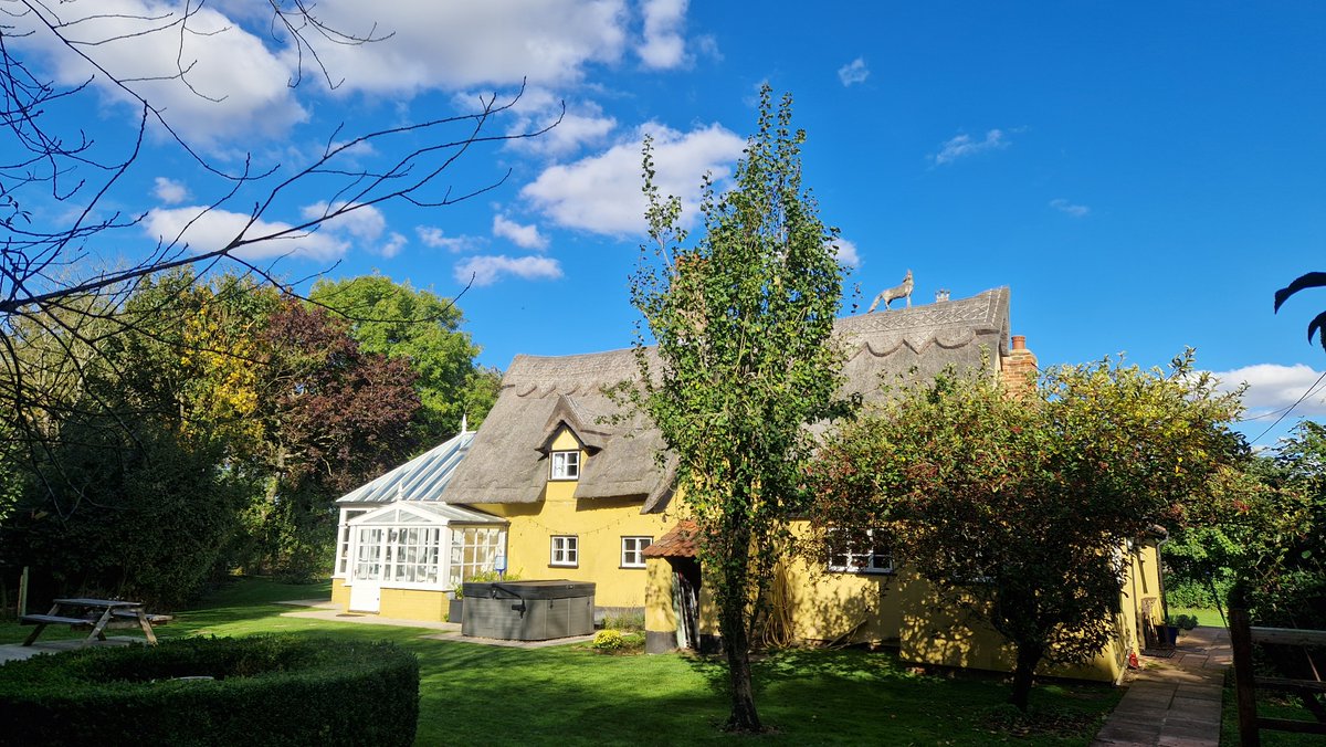 Abbey_Retreat's tweet photo. Great View #burystedmunds #lavenham #holidaycottage #holiday #staycation #hottub #thatched #countryliving #suffolk #holidaywithkids https://t.co/LYUDuKoxH4