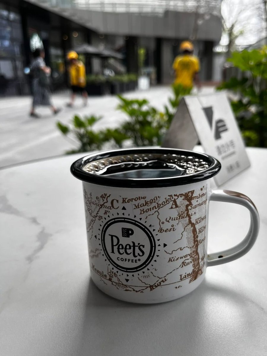 朝一杯のブラックカレーで、ポジティブなエネルギーがみなぎります!☕