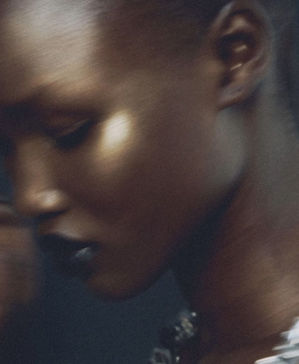 Esha Glows tweet media