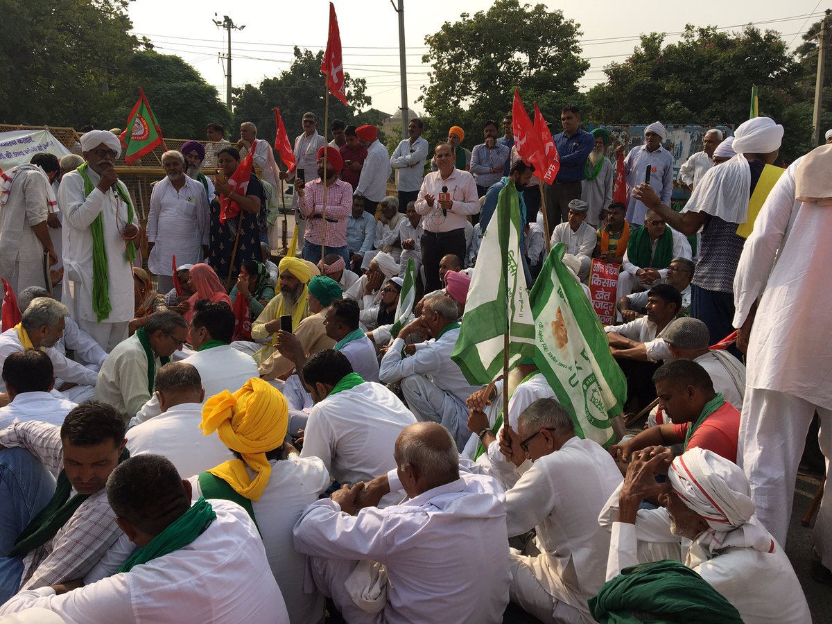 PardeepLokdal's tweet photo. किसान कमेरे का संघर्ष
फिर से सड़क पर।
जीरी की ख़रीद व खाद की क़िल्लत के मुद्दे पर आज कुरुक्षेत्र में साथियों के साथ आंदोलन करते हुए। https://t.co/n0IOvS3ues