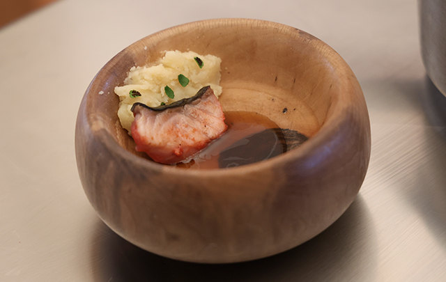 #feminas24
“Hoy se habla de sostenibilidad, nosotros nos criamos en la necesidad de aprovechar cada producto al máximo” gastrofeminas.com/es/magazine/po… #asturias @turismoasturias @gobasturias #asturiascocinadepaisaje #paraisonatural