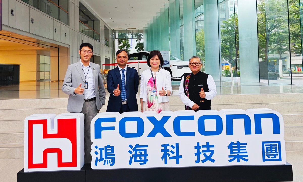 CMOMizoram's tweet image. Emily Hsia, Chief Human Resource Officer, Foxconn and Brian Chen, Government Relations Counselor, Foxconn hosted Mr. @jonanz Jonathan Lalremruata, OSD to CM, Mizoram and India Ambassador,  Director General Manharsinh Yadav at Foxconn, Taipei @HonHai_Foxconn

(cont.)