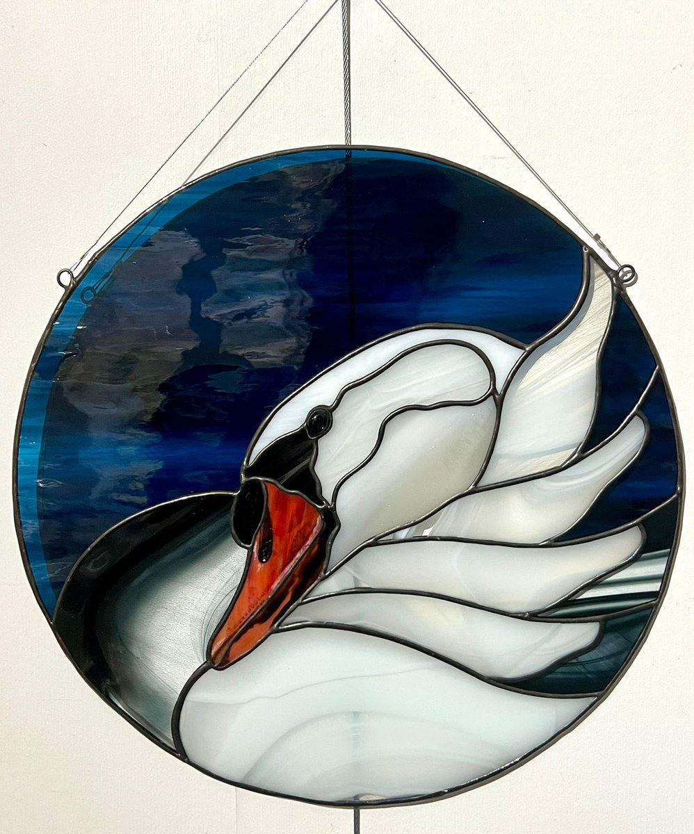 birdsinwales's tweet photo. 📣 Diweddariad Cynhadledd! Bydd raffl y Gynhadledd eleni yn cynnig dwy brif wobr ANHYGOEL! Gwaith gwydr Alarch Dof wedi ei greu a’i roi gan @fidhw ac wythnos am ddim ar Ynys Enlli diolch i @bardseyobs 😍😍

https://t.co/DRXfH1GtbS https://t.co/uDcsY42wM1