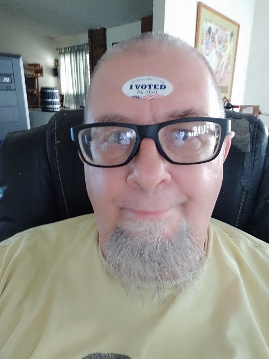 LarryMowrey's tweet photo. @IsabellaMDeLuca I'm an old white dude and I voted for Kamala Harris https://t.co/MK2ULxR7XH
