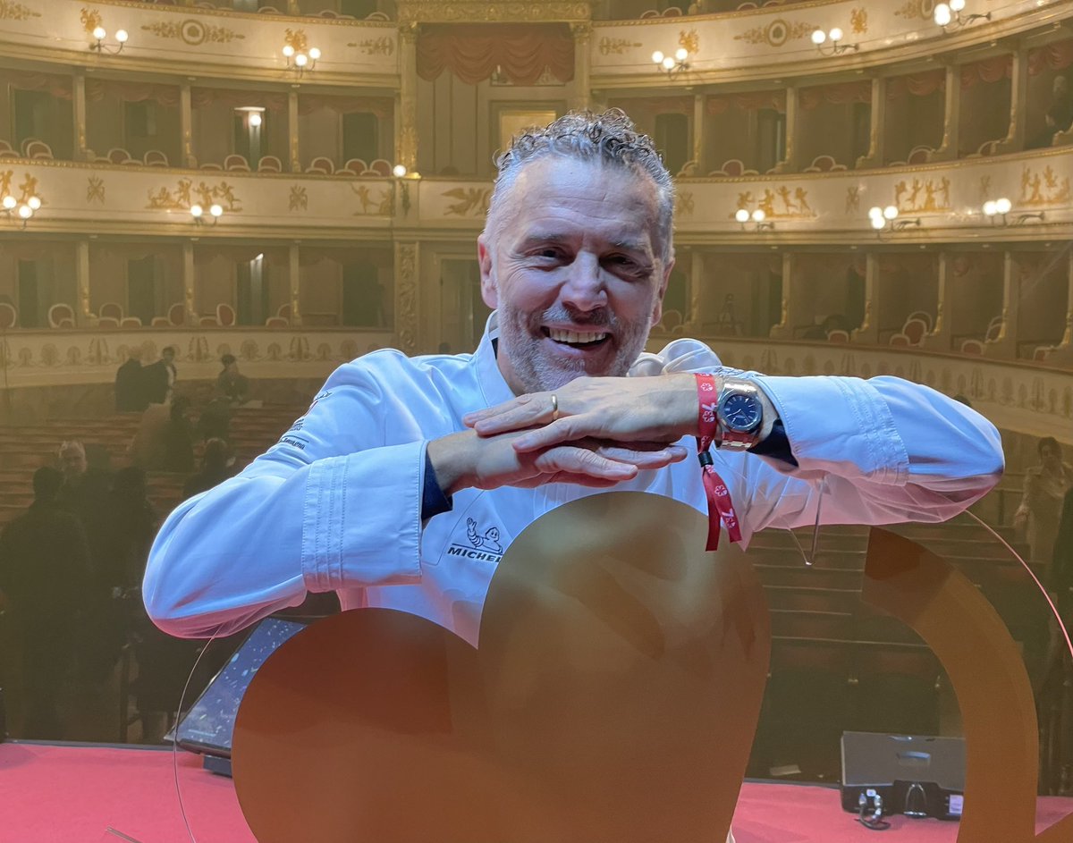 WineNewsIt's tweet photo. L’“Olimpo” della #ristorazioneitaliana nel verdetto della #GuidaMICHELINIT. A WineNews, lo chef #GiancarloPerbellini, di #CasaPerbellini12Apostoli che conquista le #treStelleMichelin nella #MICHELINStar25 a #Modena, https://t.co/nbjrhaVWxb https://t.co/Hoohr8TUQ7