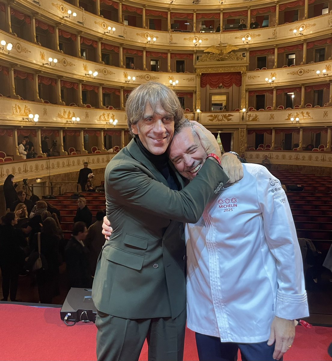 WineNewsIt's tweet photo. L’“Olimpo” della #ristorazioneitaliana nel verdetto della #GuidaMICHELINIT. A WineNews, lo chef #GiancarloPerbellini, di #CasaPerbellini12Apostoli che conquista le #treStelleMichelin nella #MICHELINStar25 a #Modena, https://t.co/nbjrhaVWxb https://t.co/Hoohr8TUQ7