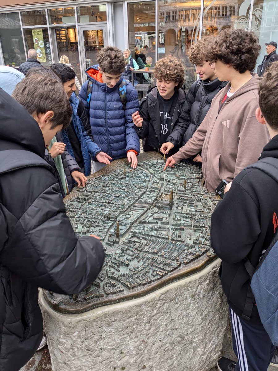 UCSModLangs's tweet image. Der Teufel in Lübeck ! With the Hamburg exchange pupils