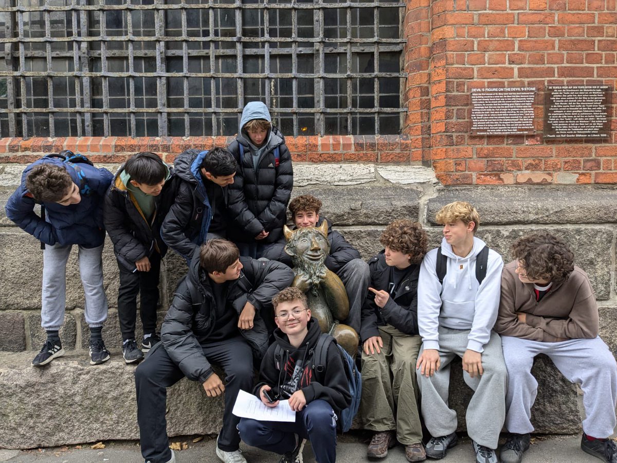 UCSModLangs's tweet image. Der Teufel in Lübeck ! With the Hamburg exchange pupils