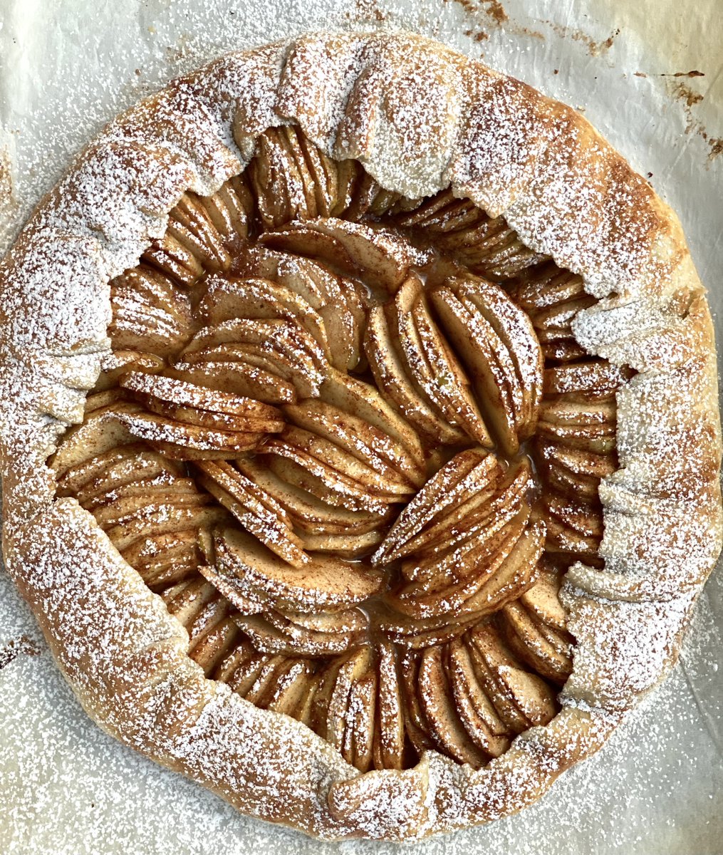 A beautiful, rustic, one crust pie, that makes a delicious and simple dessert and sweetened with our 100% natural maple syrup. 🍎
puremaple.co.uk/2021/03/06/map… 🍁
#puremaplesyrup #applepie