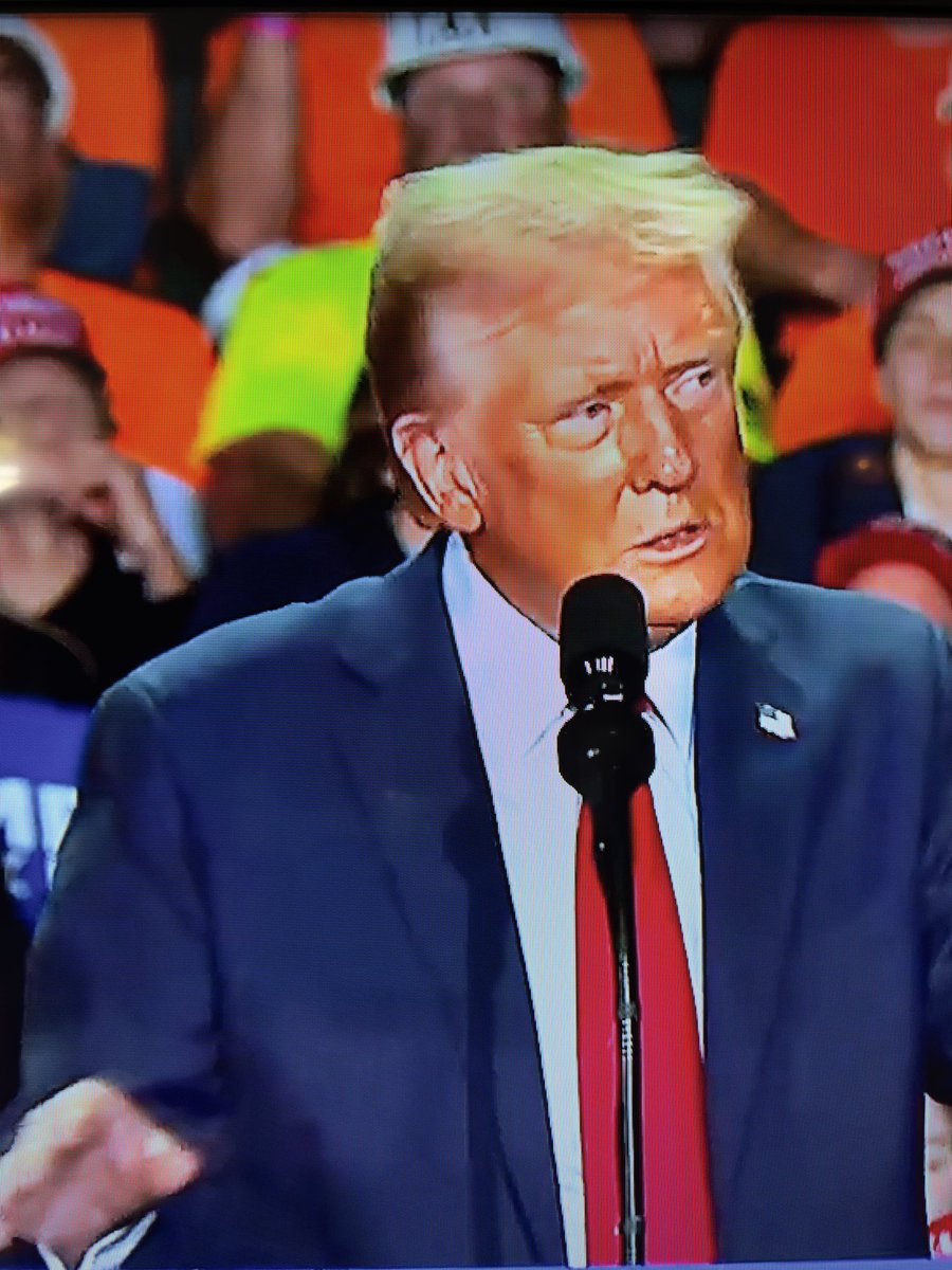 Who’s painting this clowns🤡 face?