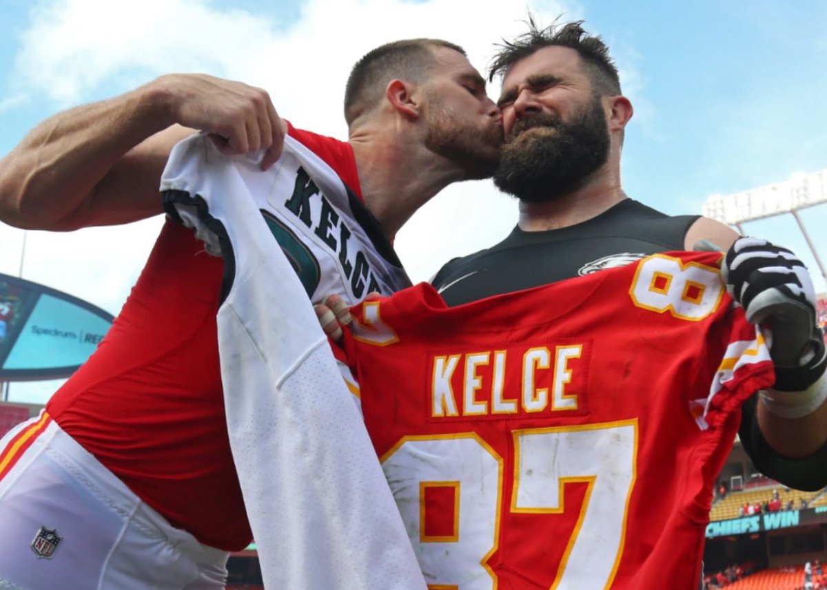 Kelce Brothers tweet media