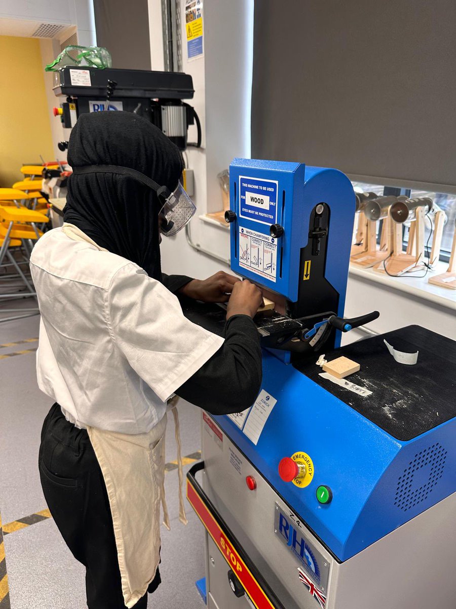 TAL_DT's tweet photo. First week back and the year 7’s are already demonstrating their independent practice in practical lessons. 

Quality control checks ✅ 
Safety ✅ 
Confidence using tools and machinery ✅ 

Great start, Year 7 👏🏼 https://t.co/J7IDrvdtHG