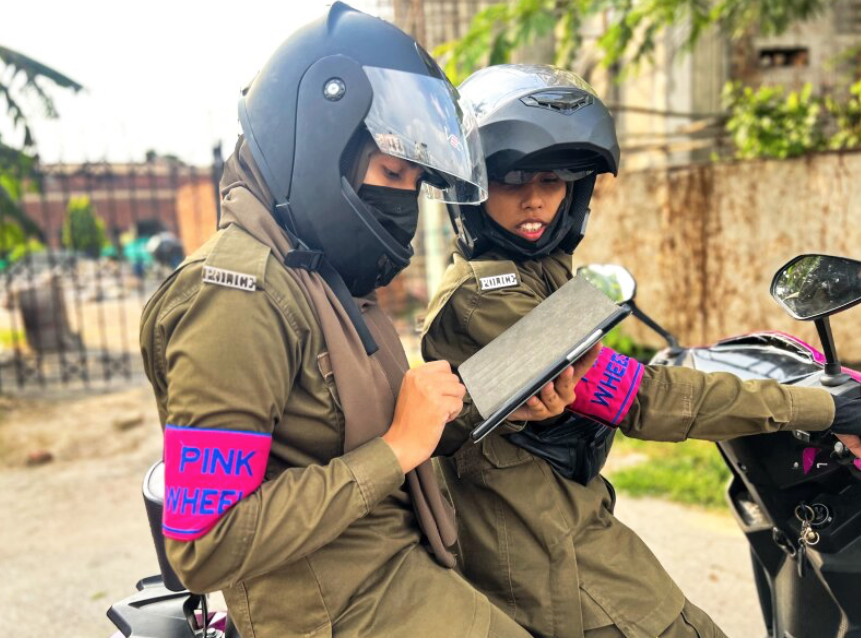 “Pink Wheels”, an innovative Pakistani programme  with women police officers on pink Vespa-style scooters which aims to address crimes against women and children by bringing help directly to their homes
npr.org/sections/goats…