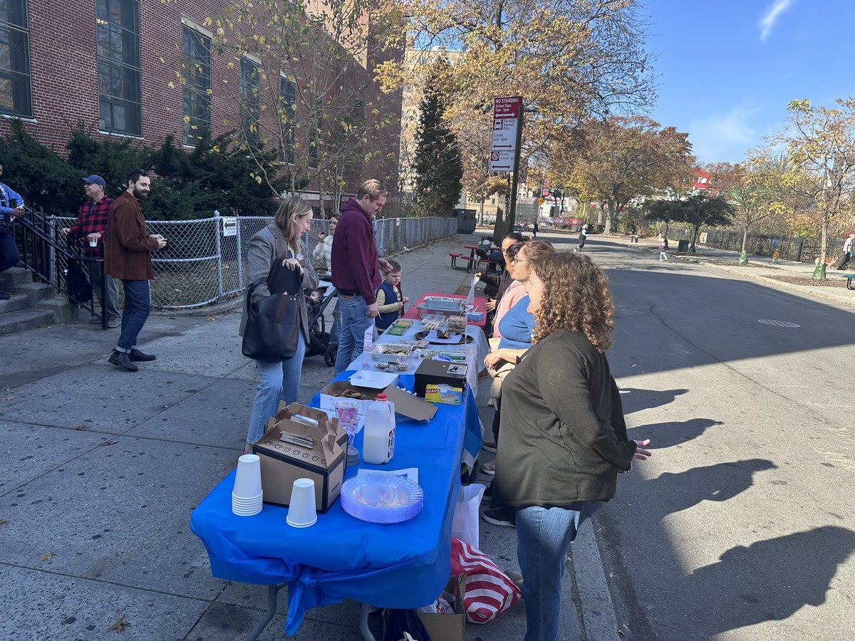 jackpchan's tweet photo. Thank you! BIG shoutout to our @middleschool51 PA doing bake sale today!!  Voters can refuel themselves after casting their votes! #Vote2024 🗳️ 🇺🇸 @NYCSchools @NYCDOED15 @DOEChancellor @UFTMS_Division @caillibotted @NicLanzillotto https://t.co/YCDe6Ftjjh