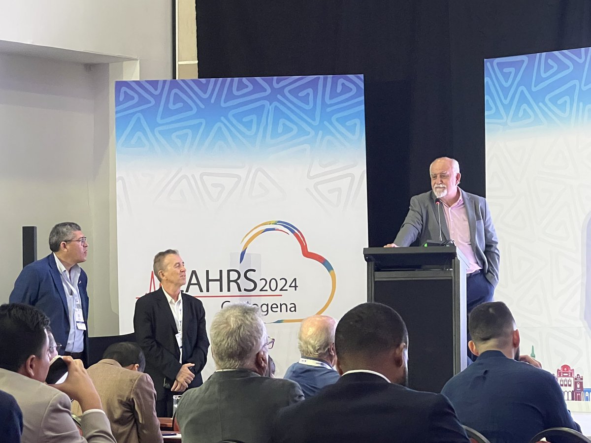 LAHRSonline1's tweet image. Competencia de #ECGfirst 
Dres. Josep Brugada y @joselmerino 
Congreso #LAHRS2024
Actividad muy enriquecedora para residentes de cardiologia y fellows de EF