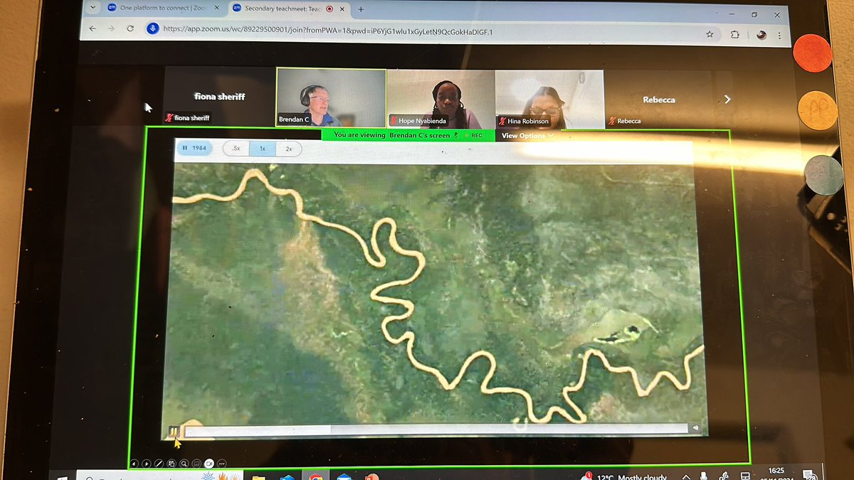 Enjoying the <a href="/The_GA/">Geographical Association</a> teachmeet so far, lots of ideas from <a href="/HopeNTeach/">Hope Nyabienda</a> about teaching about Africa and now using Timelapse from Google Earth from <a href="/mildthing99/">BC</a> love how the tool has improved!! #GeographyTeacher