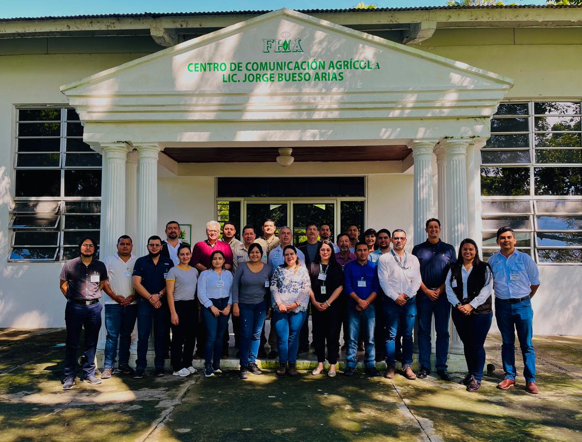 FAOHonduras's tweet photo. 📍La Lima, Cortés,
Iniciamos el "Taller de integración de metodologías de laboratorio", organizado por #FAOHN @saghonduras @dictasag y #FHIA como anfitrión. En la primera sesión, se discutió Buenas Prácticas de Laboratorio y la adaptación de #GLOSOLAN al contexto nacional. https://t.co/01CotIUtJr