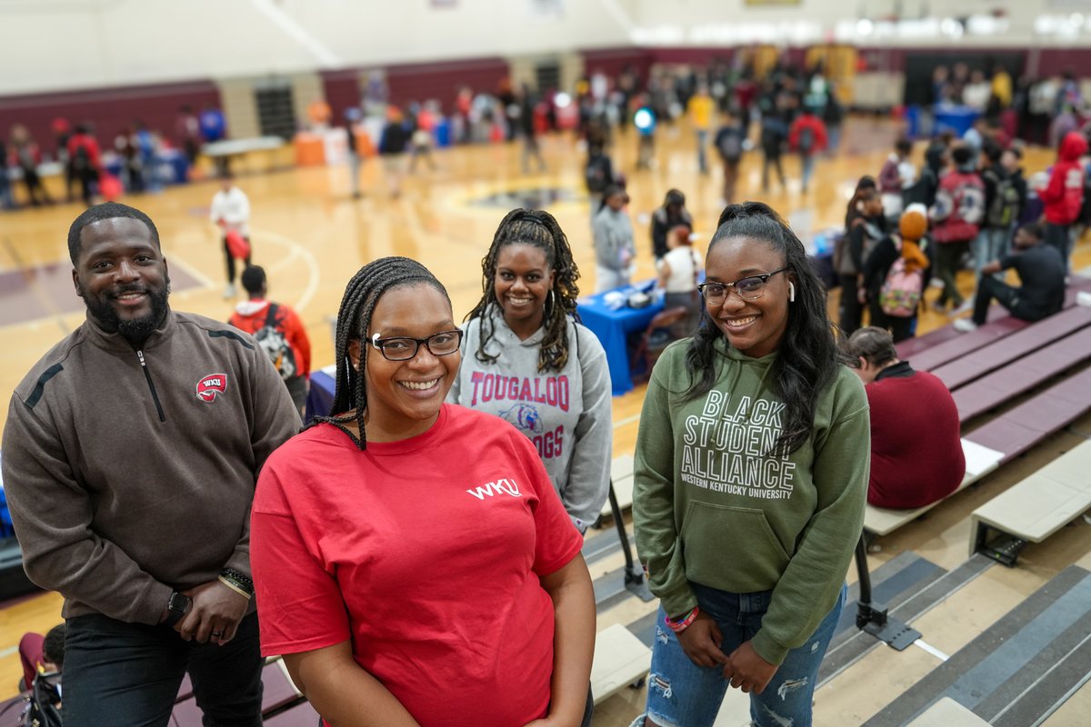 MarthaOBryanCtr's tweet photo. Our #CollegeZone at @PantherNation_1 Maplewood High School, a  #MOBC #AcademicStudentUnion, recently hosted a giant college fair alongside Maplewood's College and Career team! We had a total of 22 colleges and universities join us. Over 700 students attended! https://t.co/S9RsBPpej9