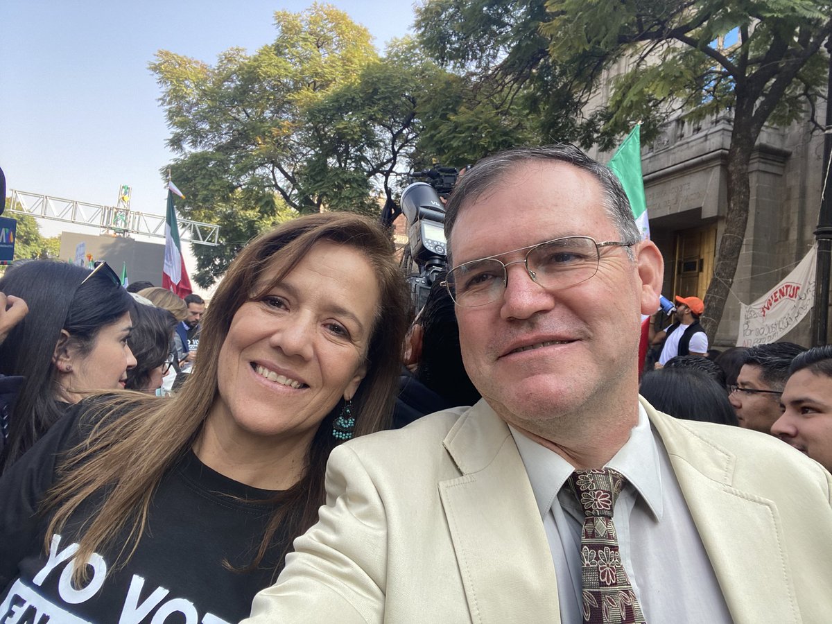 liccajiga's tweet photo. Un gusto coincidir nuevamente con @Mzavalagc siempre presente en las luchas ciudadanas #EnDefensaDelPJF https://t.co/9LxbYQmLEB