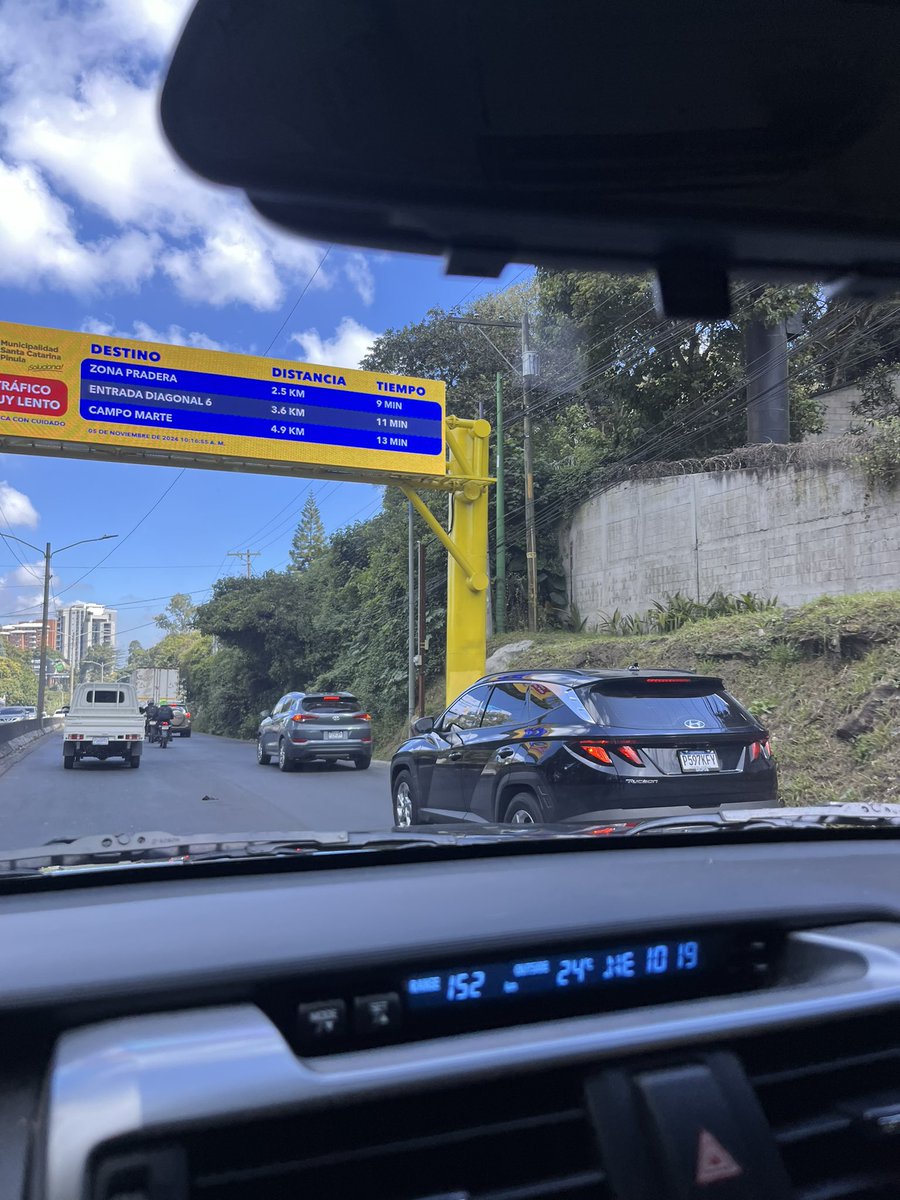 alexiantillon's tweet photo. 11 minutos de Vista Real a Diagonal 6. MENTIRA. 

Llevo 12 y voy por Arkadia. 

@scpmuni https://t.co/cF8wzNOhx0