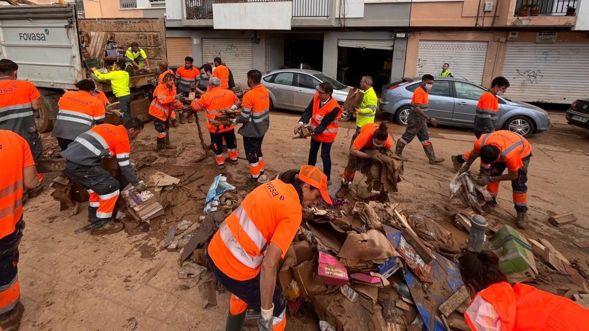 💜 Gracias a los más de 400 farmacéuticos voluntarios que están colaborando con el <a href="/micofvlc/">Micofvlc</a> en las zonas afectadas por la #DANA para que las farmacias recuperen la normalidad y garantizando que la población pueda acceder a los medicamentos. 

elglobal.es/farmacia/farma…