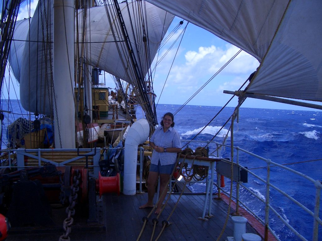 Welcome, Maggie Ostler – Bluenose II’s new Director of Operations! 📣
Maggie brings deep expertise in ship and organizational operations —and she’s spent two and a half years at sea, even completing a world circumnavigation!
Welcome aboard. Maggie!