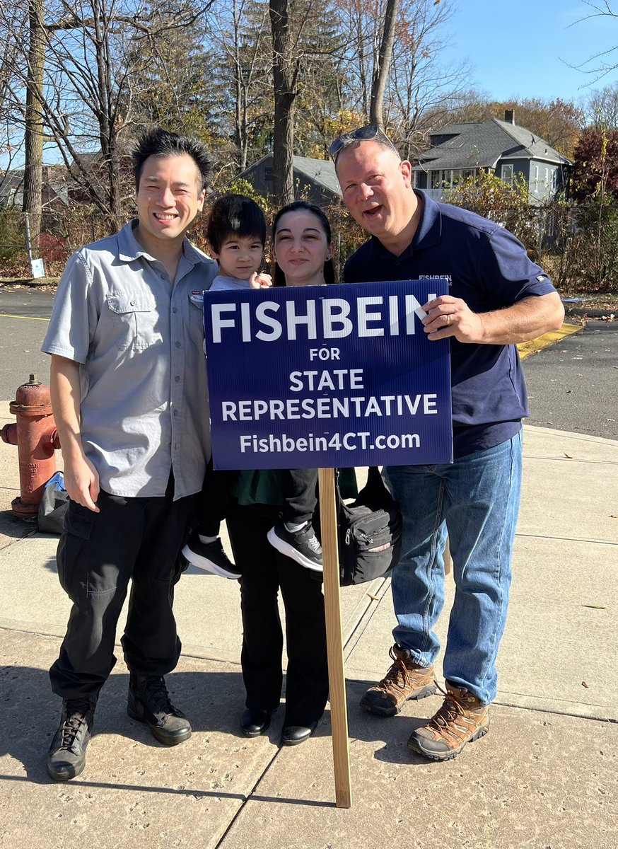 CraigFishbein's tweet photo. Come on down! The weather is BEAUTIFUL! #Election2024 #WallingfordCT #MiddlefieldCT #Fishebein4CT https://t.co/o1IjtMz3uW