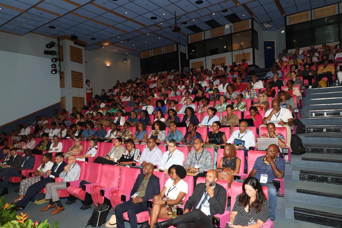 cnfpt's tweet image. 🌎 Rencontres territoriales des Antilles et de la Guyane, c'est parti ! 350 cadres des #CollTerr des Outre-mer sont réunis durant deux jours pour parler #transitionécologique.