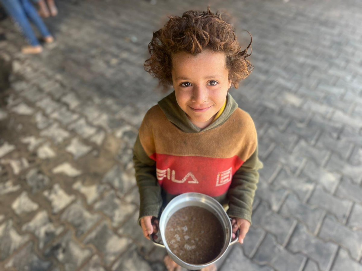 AneraOrg's tweet photo. The situation in Gaza is at a catastrophic breaking point. From October 1-27, only 971 humanitarian trucks entered Gaza—just 36 per day compared to a pre-crisis average of 500. With 96% of Palestinians acutely food insecure, families face immense hardship, and malnutrition has claimed at least 38 lives, mostly children. By April 2025, severe food insecurity could triple, placing 60,000 children at risk. Our team delivered 36,200 meals yesterday despite dangerous conditions, yet current restrictions prevent us from meeting the urgent need. We call on the global community to act now for immediate, unrestricted humanitarian access. #DontForgetGaza