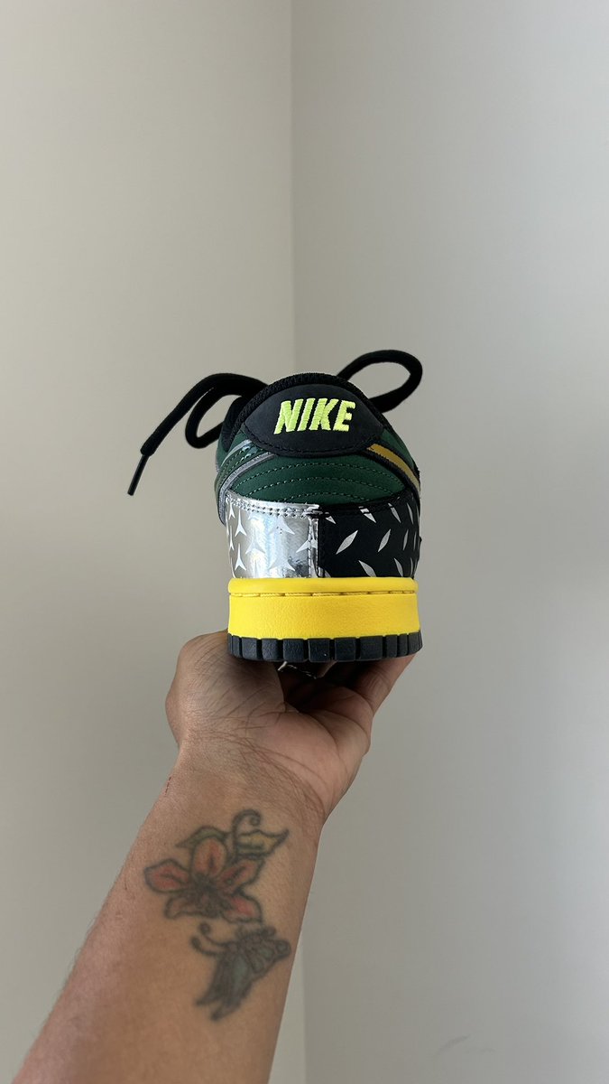 Dali_j_'s tweet photo. I’m late … I know I know …. I like the right shoe better 💫 https://t.co/SJwQZAux3c