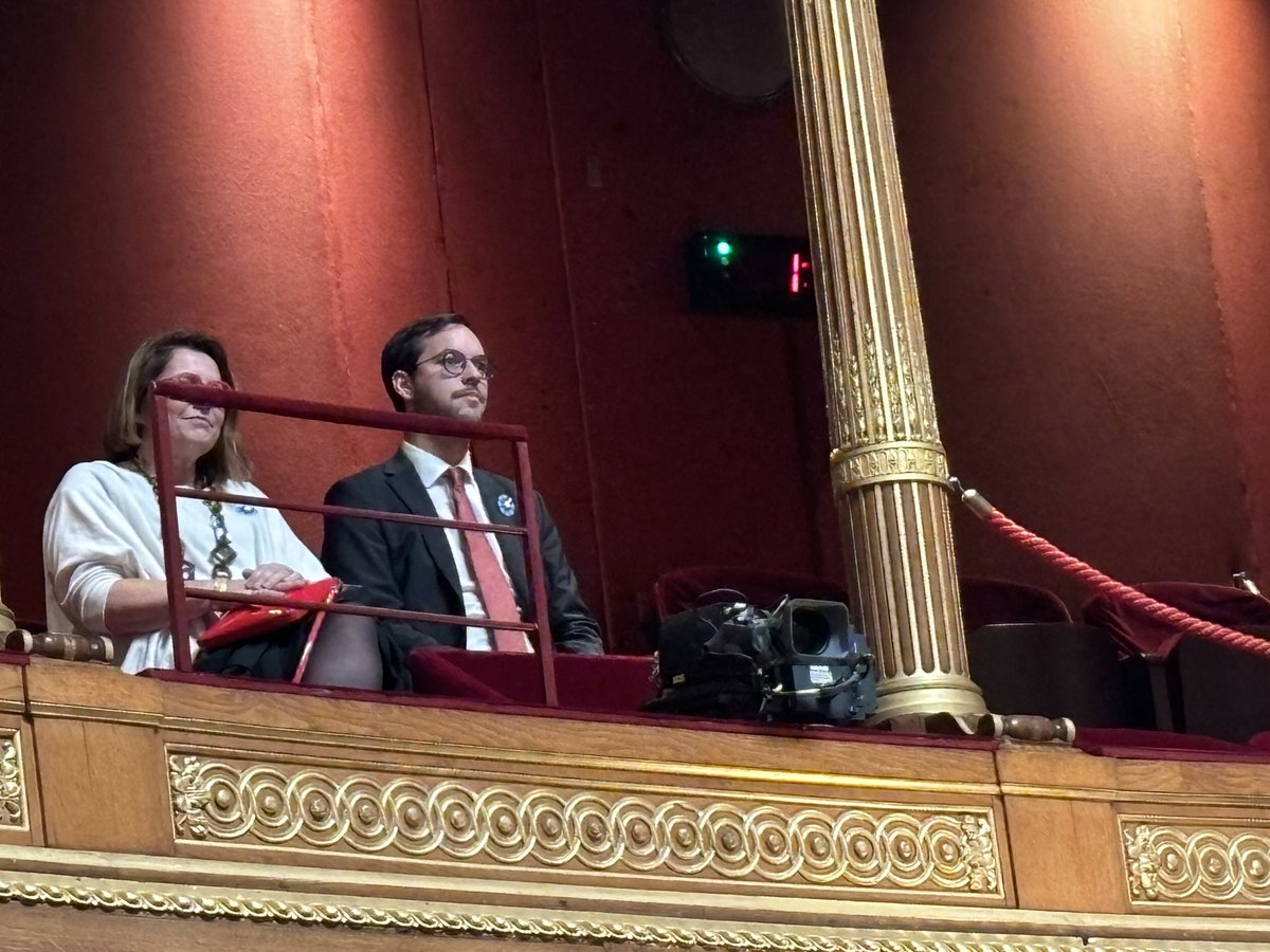 Inakiechaniz's tweet photo. Le sénat vient d’adopter à l’unanimité notre texte visant à renforcer les outils de régulation des meublés de tourisme à l'échelle locale. 

Pour l’adoption définitive, rendez-vous à l’@AssembleeNat jeudi matin ! 

Merci aux sénateurs, particulièrement @FEspagnac et @IanBrossat ! https://t.co/0xwyglYoE4