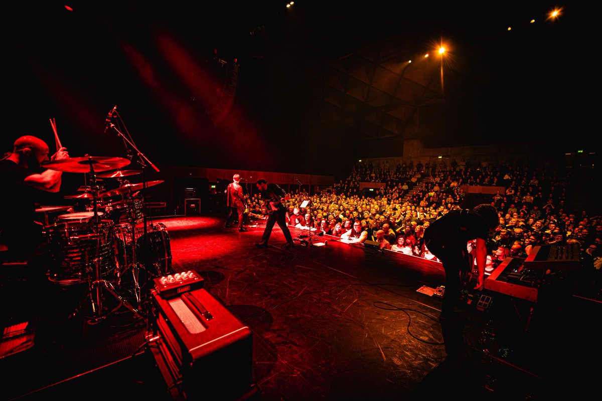 A stunning night in Groningen and the perfect way to kick off this European run. Thank you people of the Netherlands for welcoming us back with open arms. 

Tonight we’re in Cologne. Less than 30 tickets remaining. Stage times…

Doors: 19:00
Dinner For Deux: 20:00
IST IST: 21:00