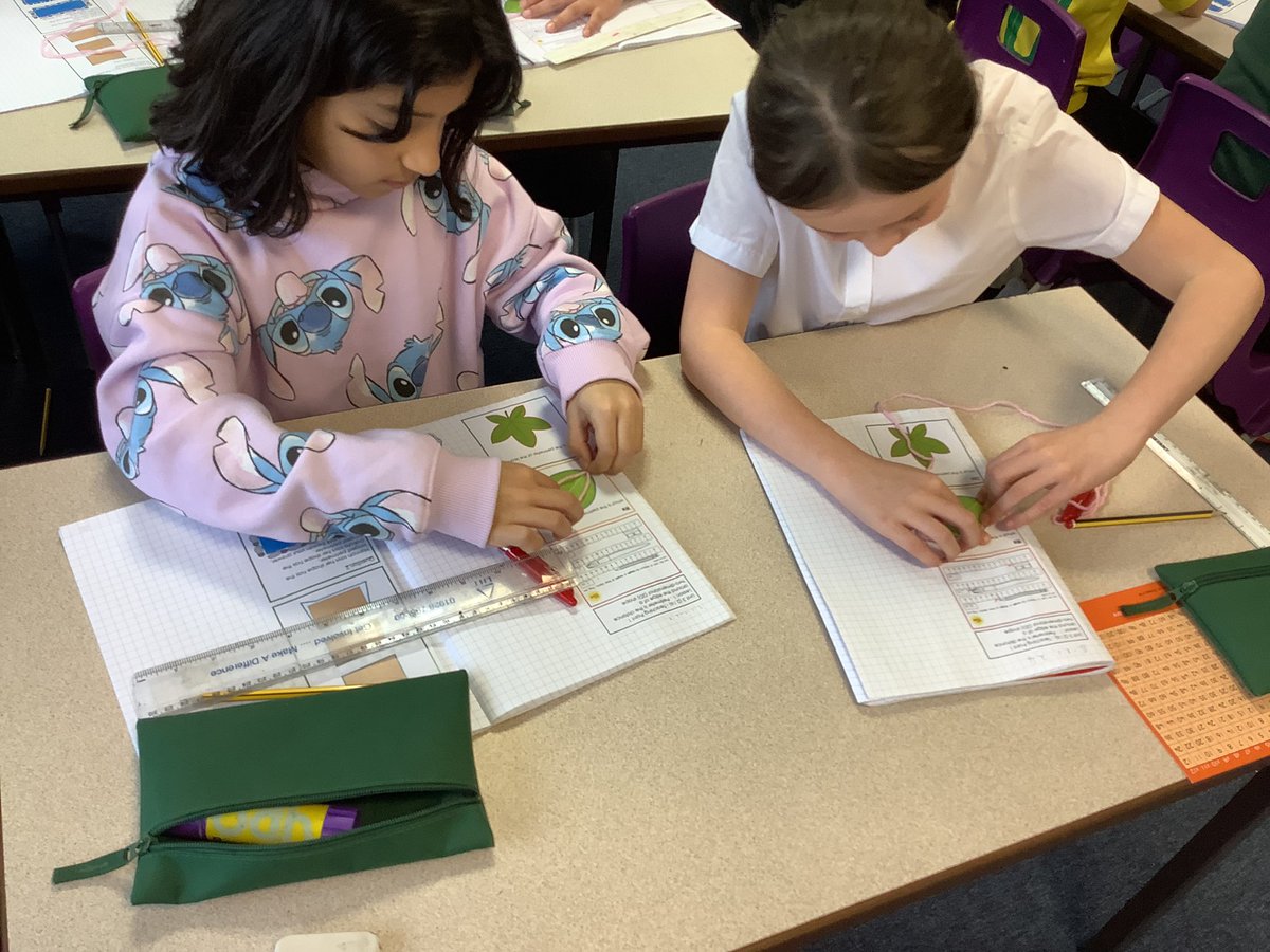 MissCrosslandHG's tweet photo. Today, we were introduced to measuring using strip for those round, tricky edges. We then used a ruler to measure the string @hgprimary 📏 https://t.co/rgb61Su82O
