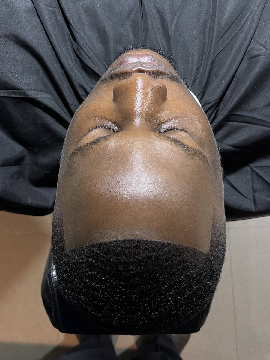 answer_ace's tweet image. That fresh lineup is on another level! ✂️💈 Confidence starts with a clean cut. Who's ready to step up their game? #BarberMagic #FreshFade