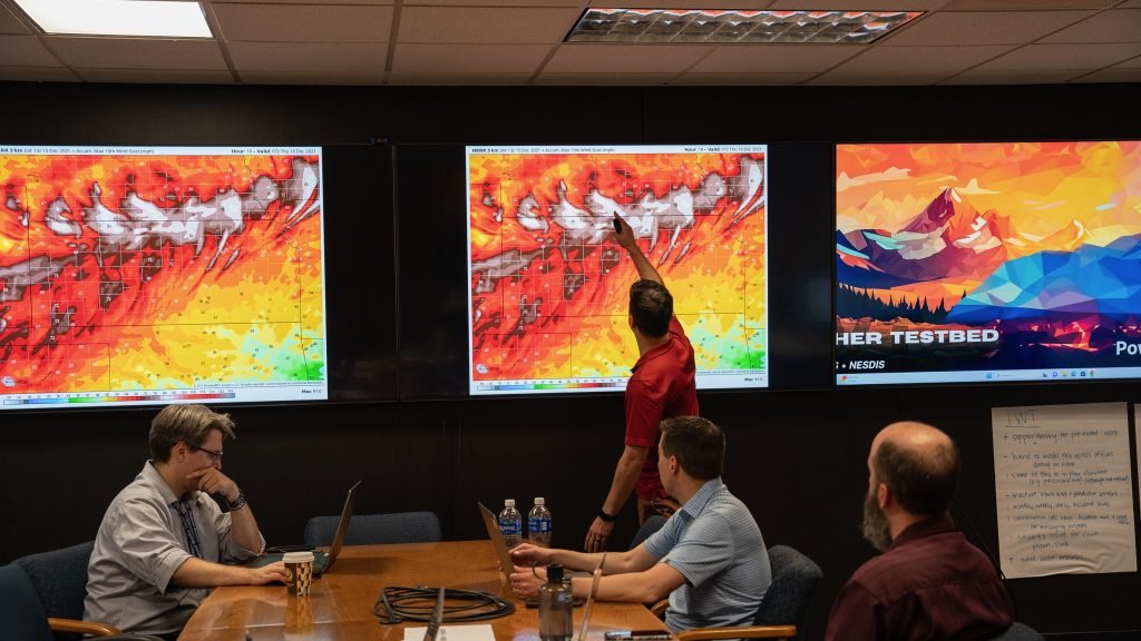 Multiple Colorado State University researchers work on an interdisciplinary, multi-institutional effort to support decision-making related to wildfires. <a href="/NOAA/">NOAA</a>  established a Fire Weather Testbed in 2023 based at <a href="/NOAAGSL/">NOAAGSL</a>. 

engr.source.colostate.edu/noaas-fire-wea…