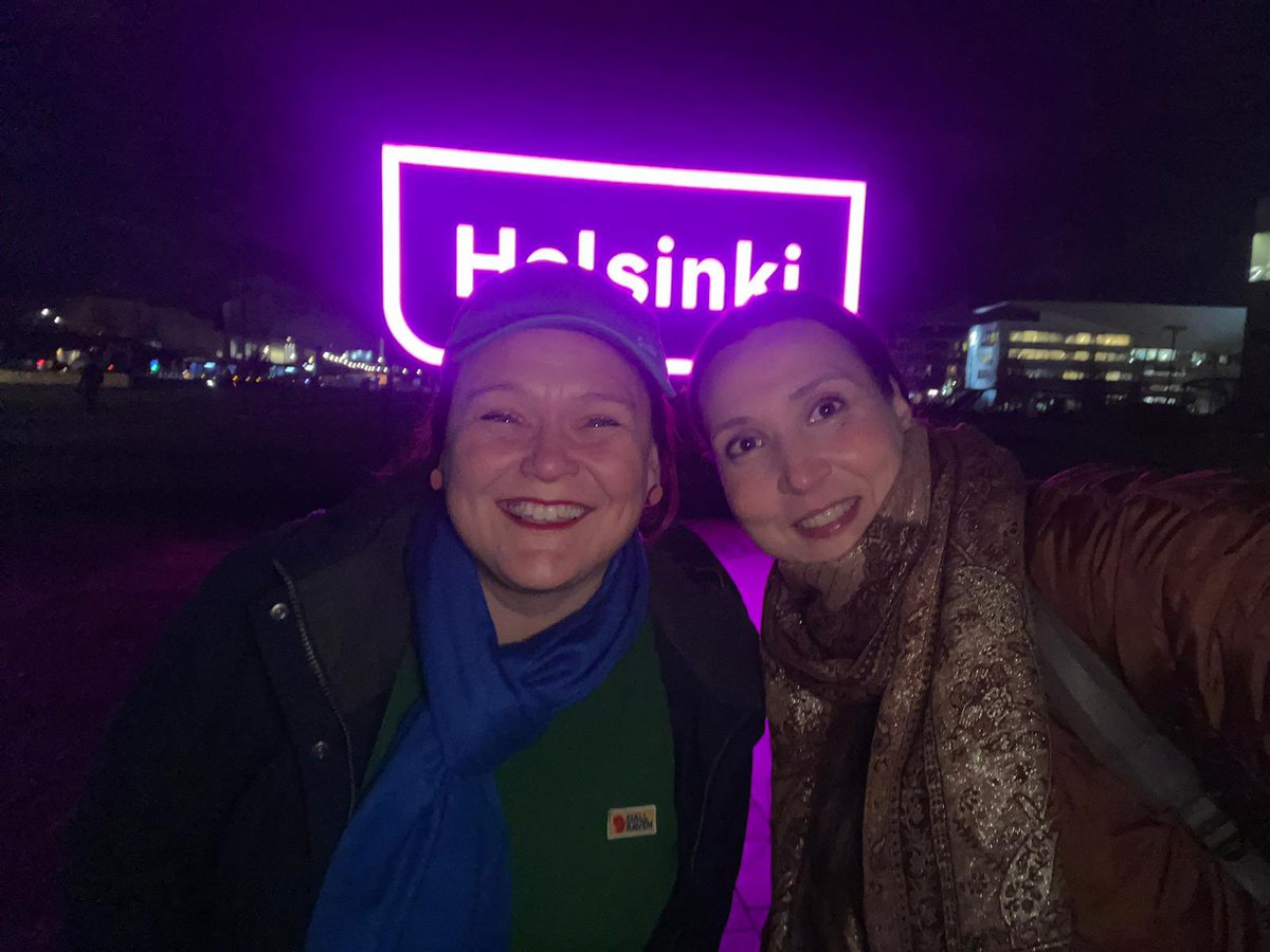 AnneLaajalahti's tweet photo. Teorioita, käsitteitä, rituaaleja, yhteisöjä… Viestintätieteilijöiden iltalenkillä ajatukset laajenevat ja uudet ideat syntyvät. ✨ Lämmin suositus ajatuskävelyille ystävien kanssa. ❤️ w/@MerjaKarjanmaa https://t.co/mLz6V6AjTD