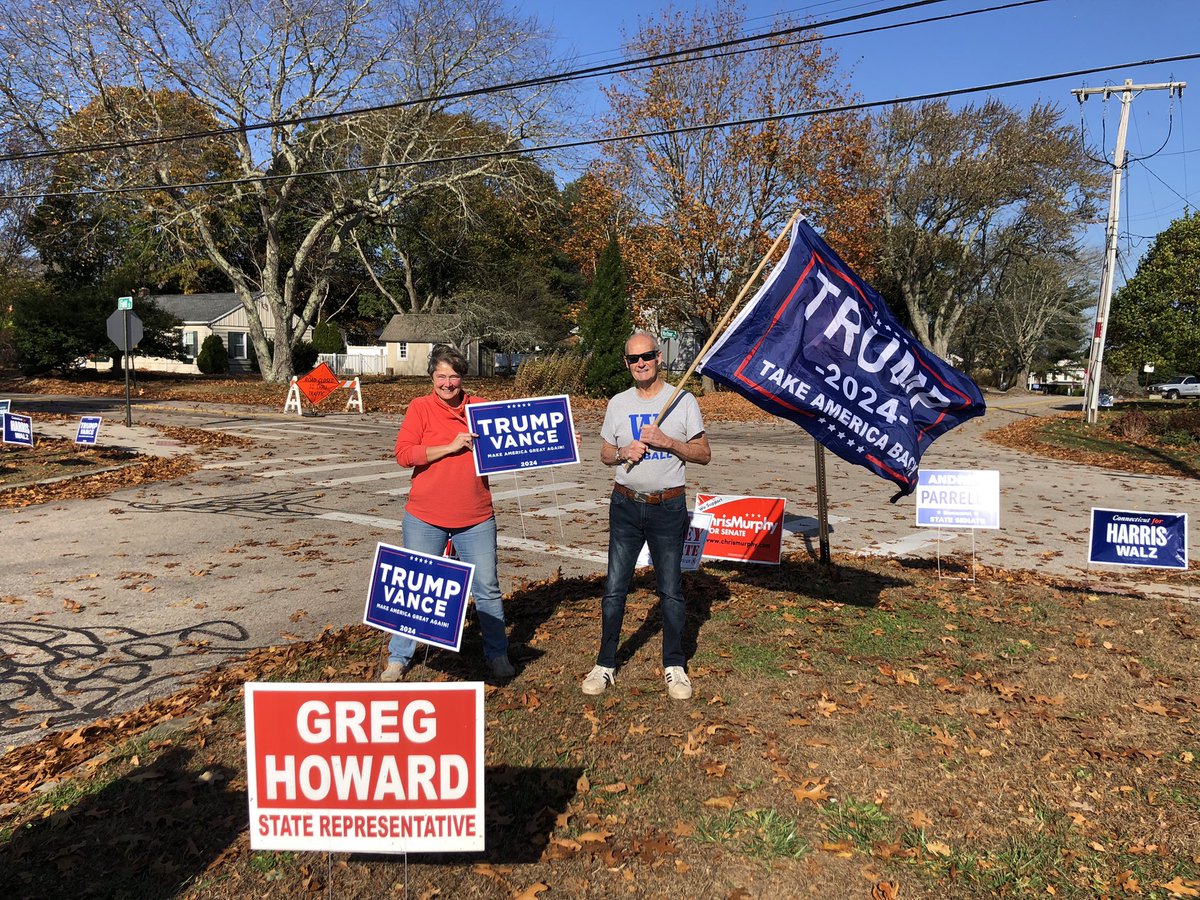 CCzerwinski4's tweet photo. Unlike previous years, there were no campaign surrogates in Stonington’s district 4 this morning. In district 2, only Board of Finance member David Brown and resident Jen Thorpe were present. Brown believed it was due to uncontentious local races.
@thedayct https://t.co/aQeWzKEmZP