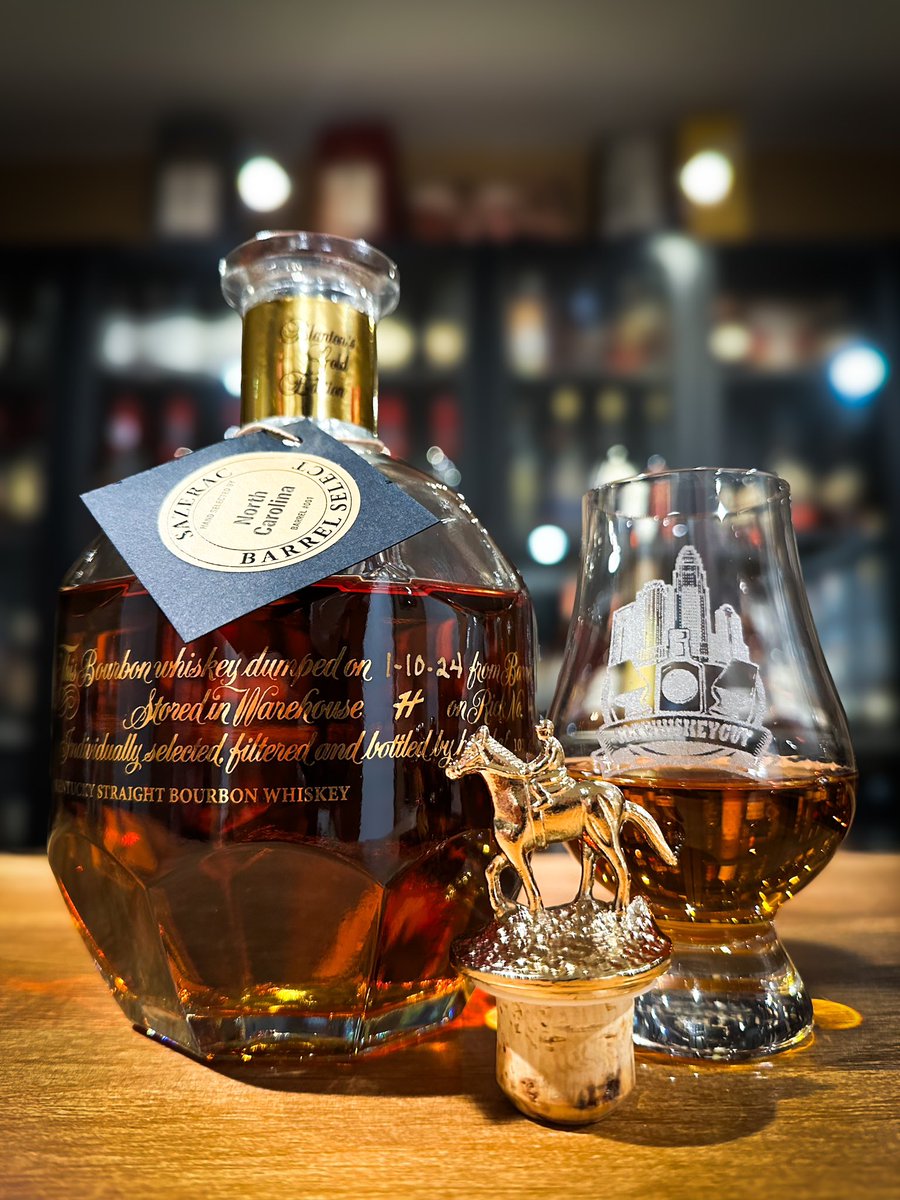 cltwhiskeyguy's tweet photo. I love gold! The look of it, the smell of it, the taste of it, the texture! When I recently got this I had no idea it was a state pick until a few days later. There are some elevated &amp; pleasant notes that you won’t get on a normal Blantons offering. Overall it’s a very solid pour https://t.co/Z8dDL11aXK