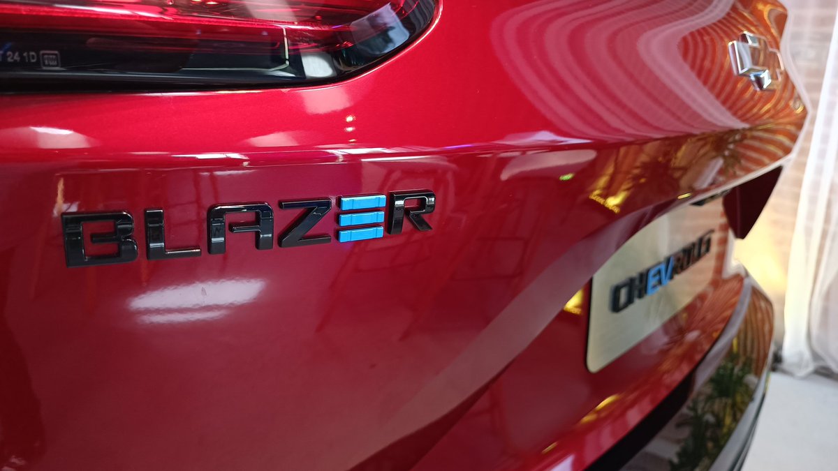 Revista RPM (@revistarpm) on Twitter photo Se presenta oficialmente hoy la #BlazerEV de <a href="/ChevroletCo/">Chevrolet Colombia</a> con motores duales que erogan 300 hp, 428 Nm de torque y una aceleración de 0-100 en 5,9 secs. Precio de preventa $259'990.000 Se presenta oficialmente hoy la #BlazerEV de <a href="/ChevroletCo/">Chevrolet Colombia</a> con motores duales que erogan 300 hp, 428 Nm de torque y una aceleración de 0-100 en 5,9 secs. Precio de preventa $259'990.000